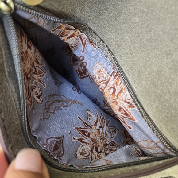 Hobo Marley Green Suede Shoulder Bag - Picture 11 of 11